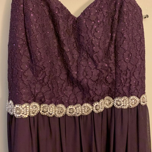 NWOT David’s bridal, purple lace gown ,22 - Picture 8 of 11
